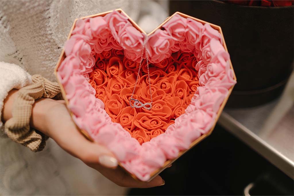 A romantic heart container with a silver necklace