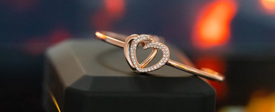 A rose gold heart bracelet for a birthday gift